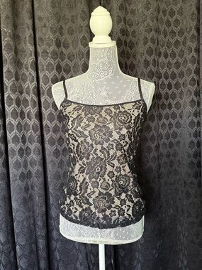 NUDE ILLUSION FLORAL LACE TOP